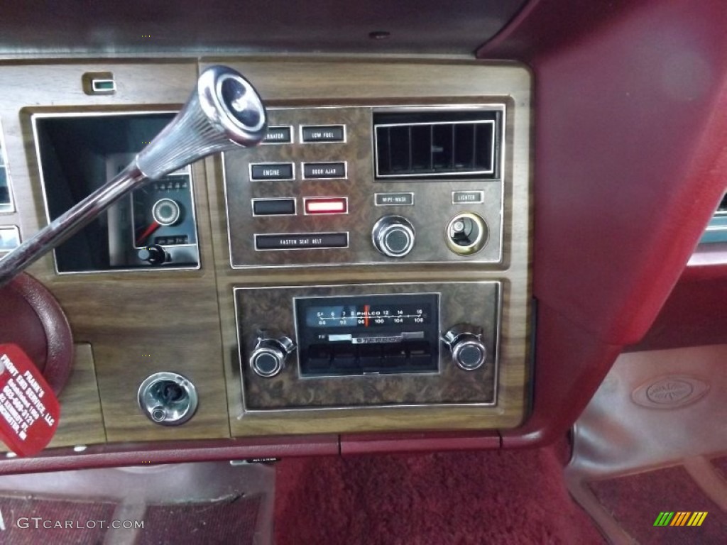 1975 Lincoln Continental Mark IV Controls Photo #72807098