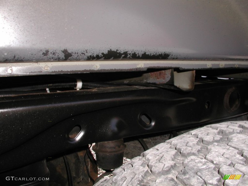 2005 Ford F150 XLT SuperCab 4x4 Undercarriage Photos
