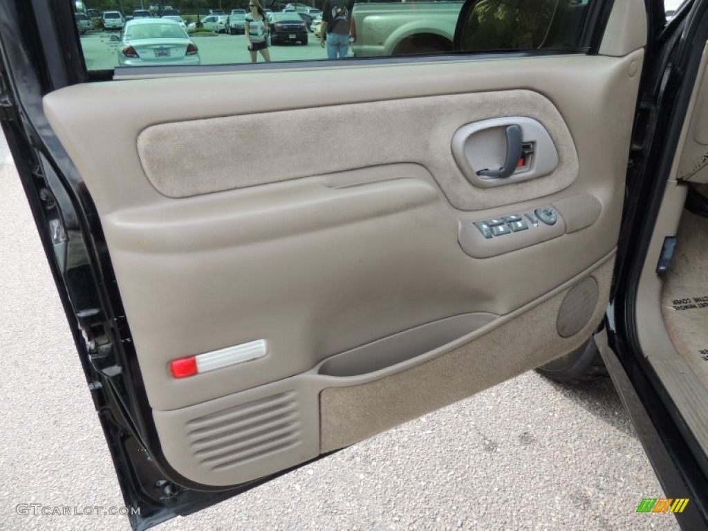 1999 Chevrolet Tahoe LT 4x4 Neutral Door Panel Photo #72816286