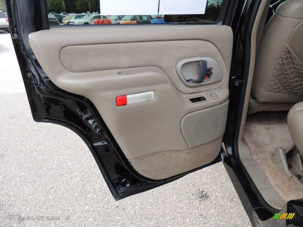 1999 Chevrolet Tahoe LT 4x4 Neutral Door Panel Photo #72816331