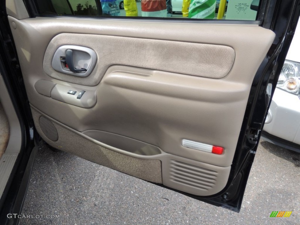 1999 Chevrolet Tahoe LT 4x4 Neutral Door Panel Photo #72816367