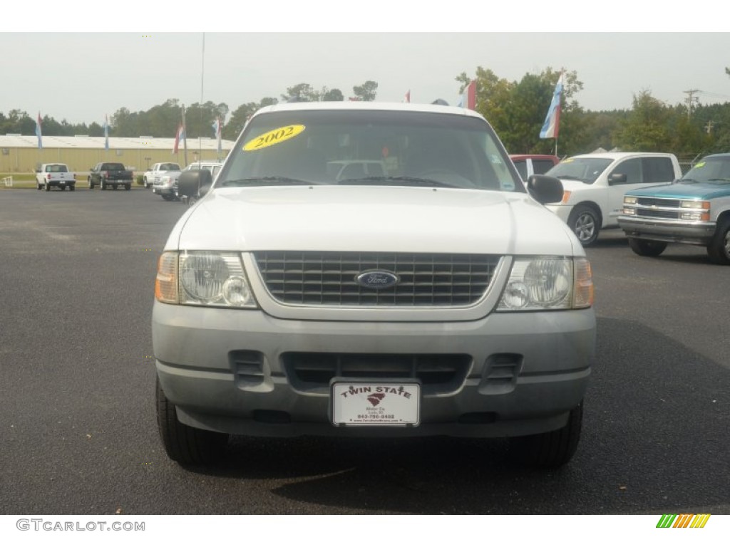 2002 Explorer XLS 4x4 - Oxford White / Graphite photo #2