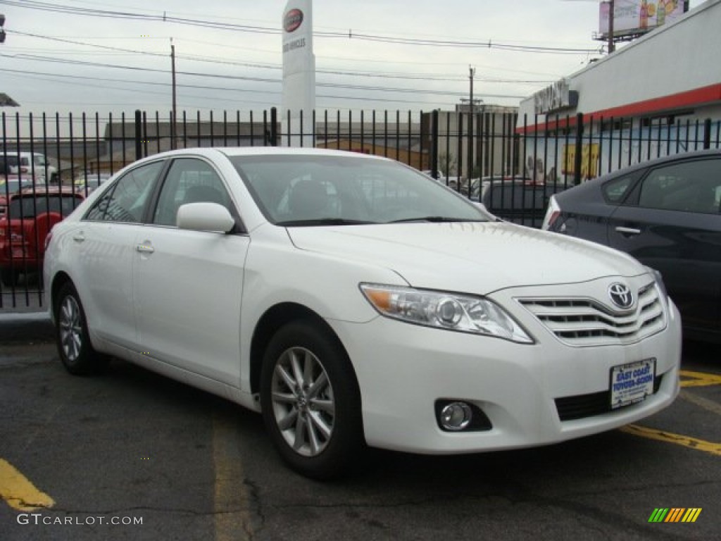 2011 Camry XLE V6 - Super White / Bisque photo #1