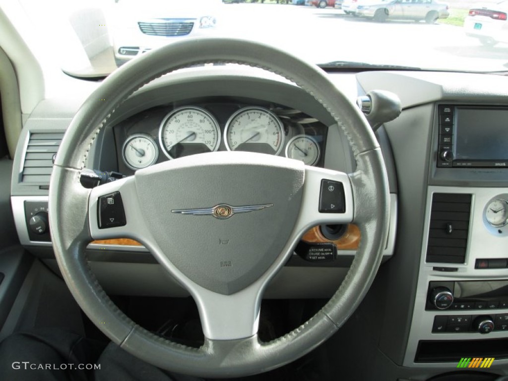 2008 Chrysler Town & Country Limited Steering Wheel Photos