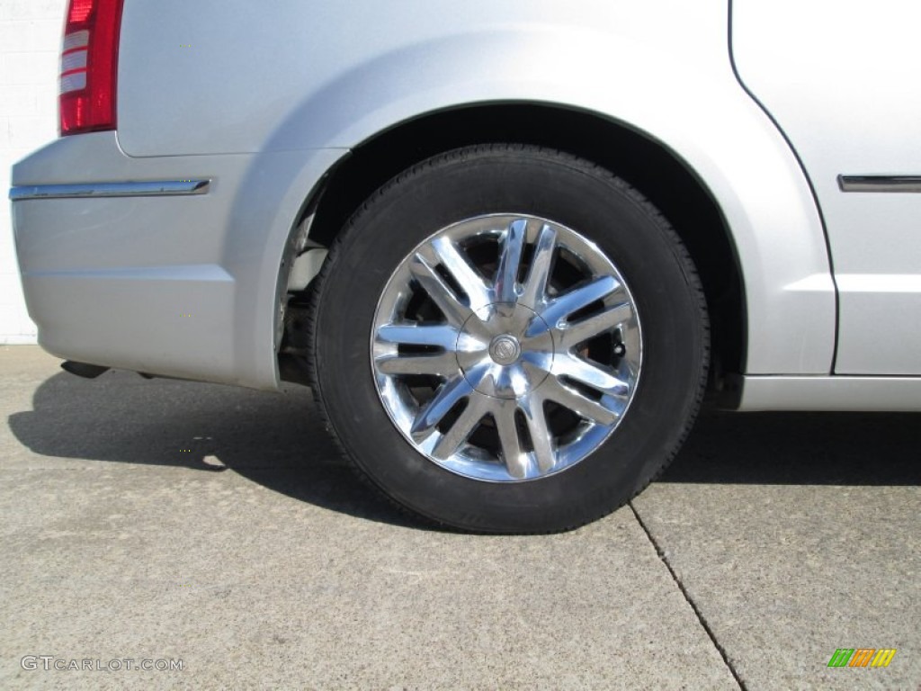 2008 Chrysler Town & Country Limited Wheel Photo #72819757