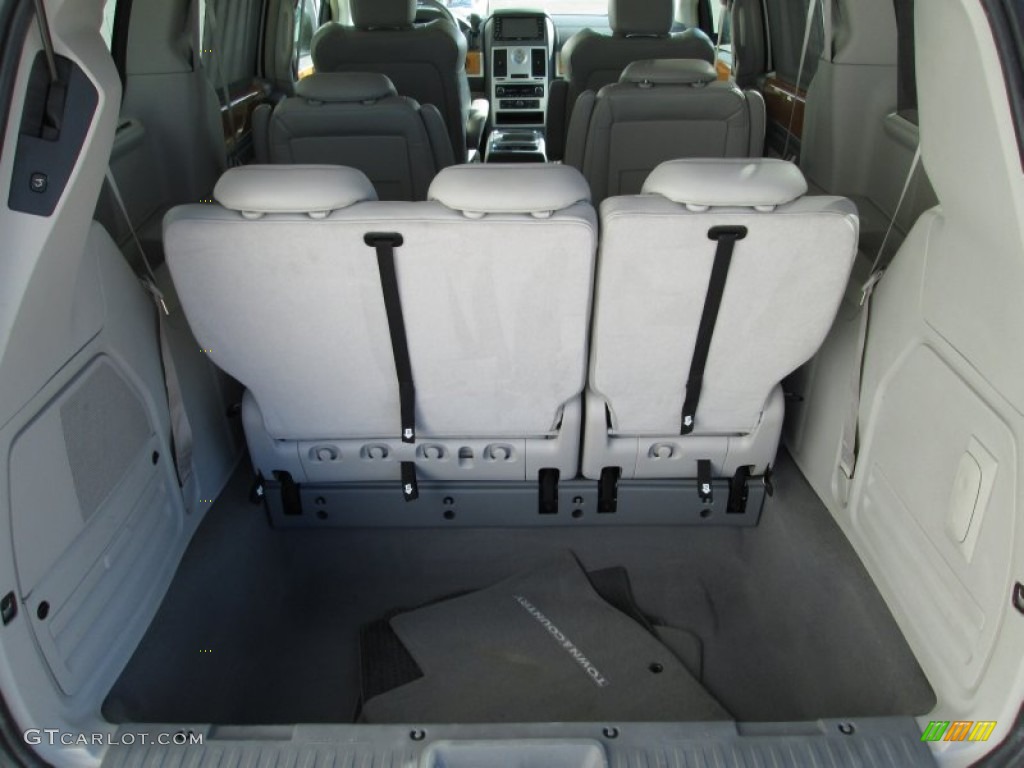 2008 Chrysler Town & Country Limited Trunk Photo #72819817