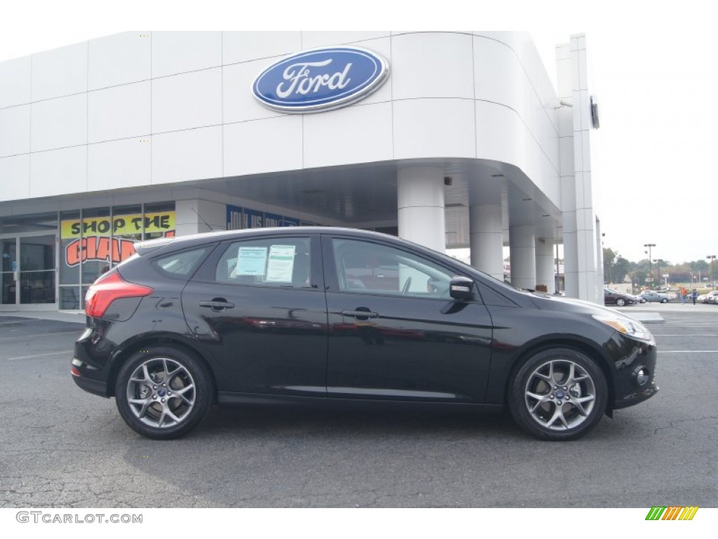 2013 Focus SE Hatchback - Tuxedo Black / Charcoal Black photo #2