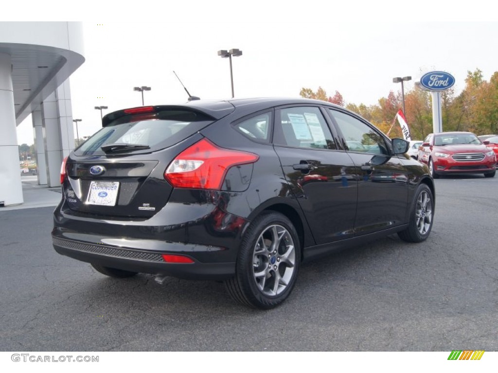 2013 Focus SE Hatchback - Tuxedo Black / Charcoal Black photo #3