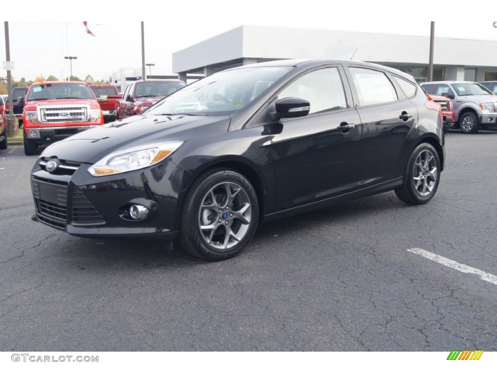 Tuxedo Black 2013 Ford Focus SE Hatchback Exterior Photo #72821293