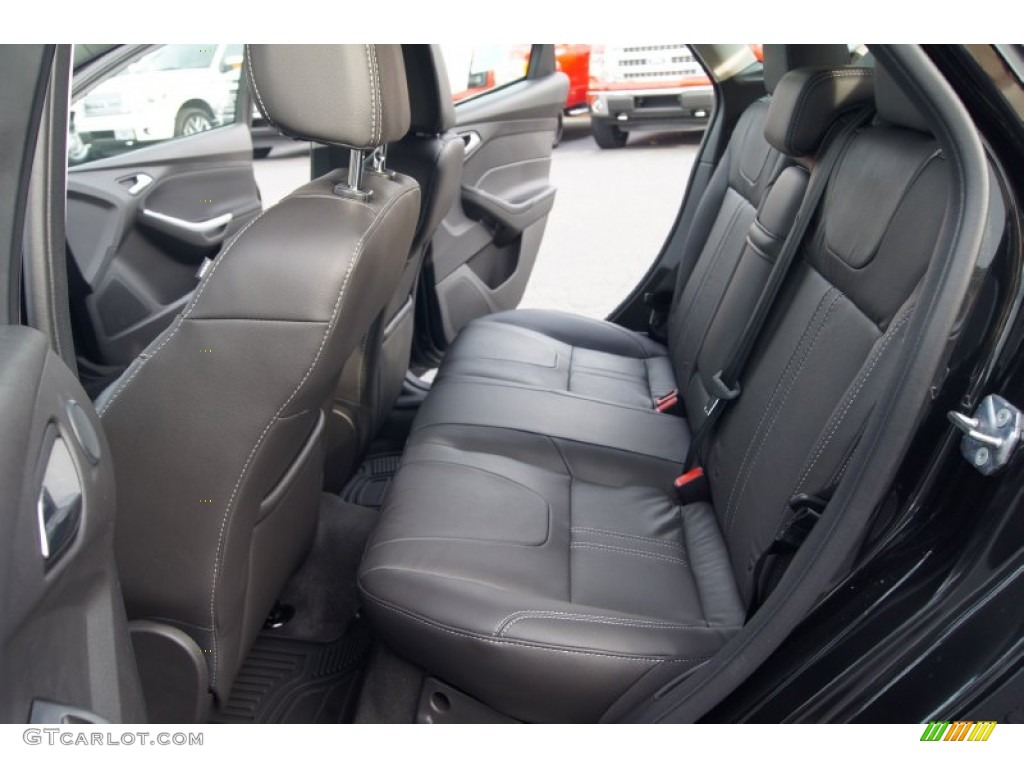 2013 Ford Focus SE Hatchback Rear Seat Photo #72821332