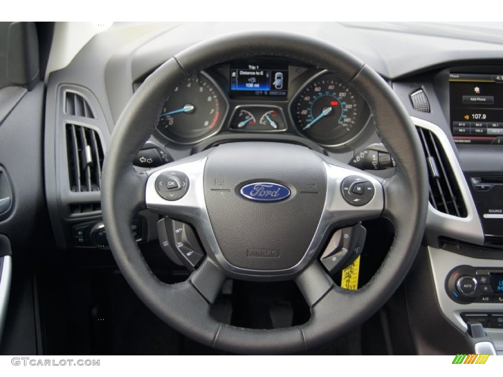 2013 Ford Focus SE Hatchback Charcoal Black Steering Wheel Photo #72821419