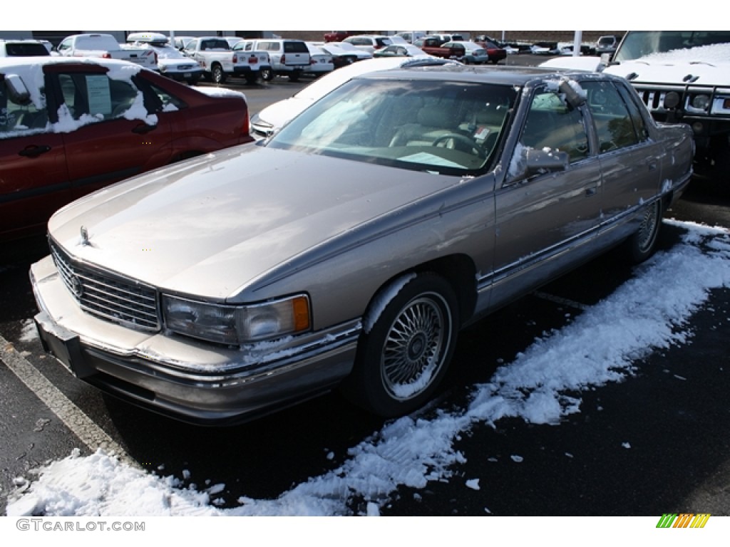 1995 DeVille Sedan - Light Driftwood Metallic / Ivory photo #4