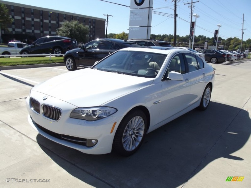 2013 5 Series 535i Sedan - Alpine White / Venetian Beige photo #1