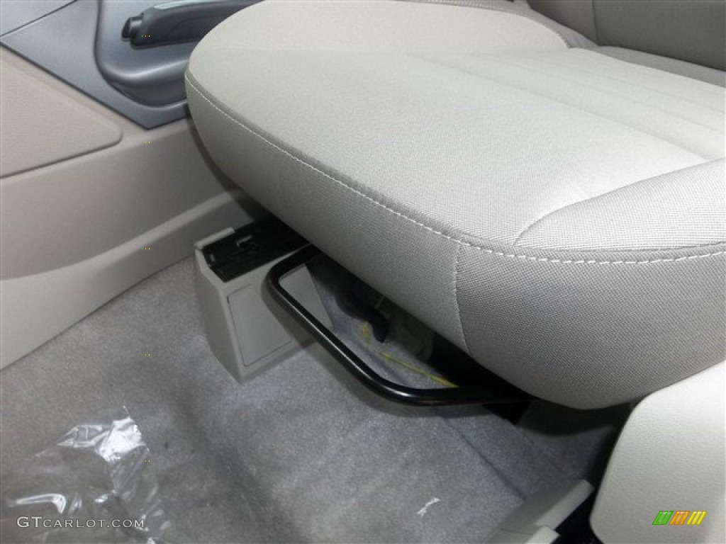 2013 C-Max Hybrid SE - Ruby Red / Medium Light Stone photo #27