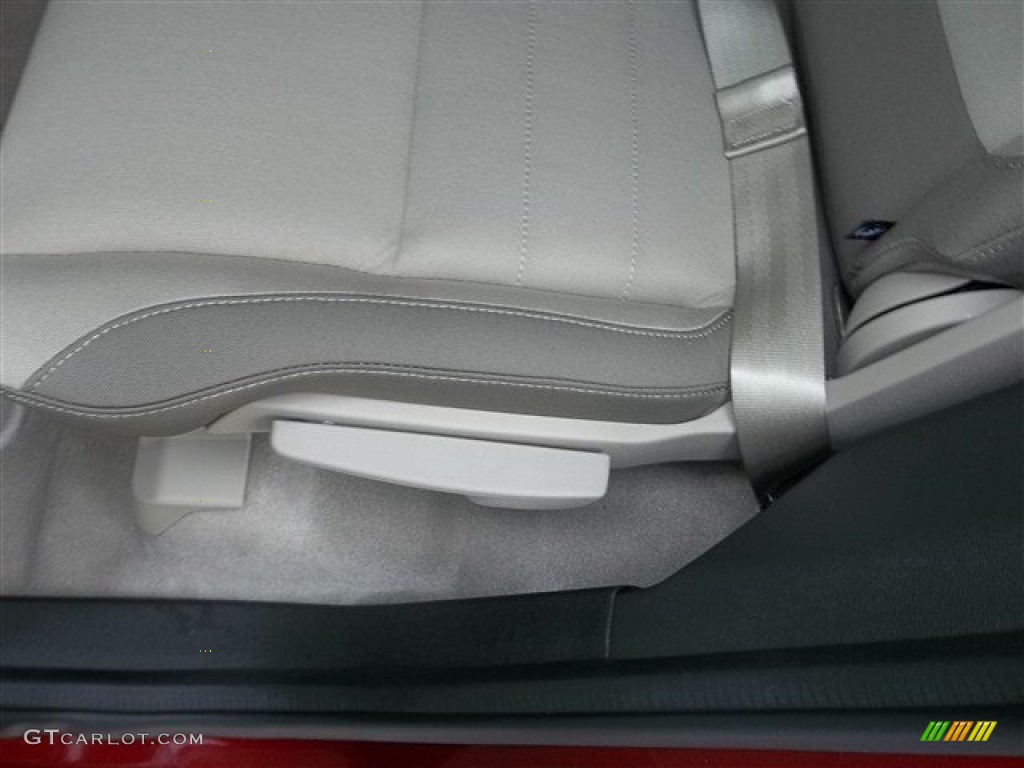 2013 C-Max Hybrid SE - Ruby Red / Medium Light Stone photo #31