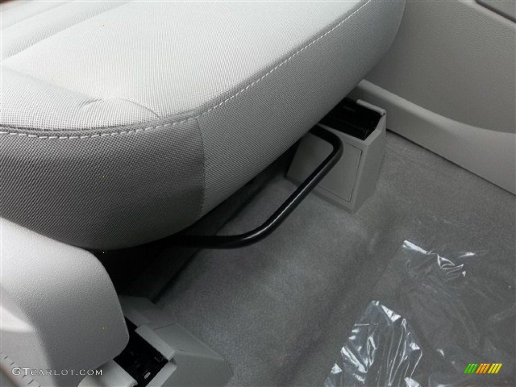 2013 C-Max Hybrid SE - Ruby Red / Medium Light Stone photo #36