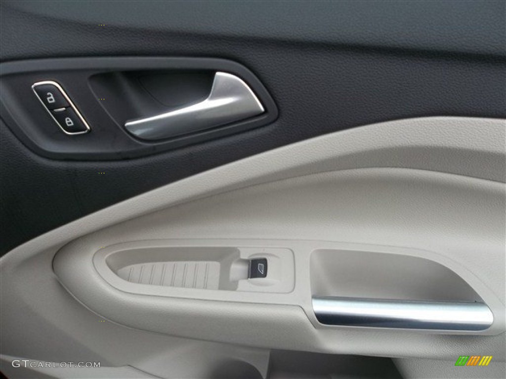 2013 C-Max Hybrid SE - Ruby Red / Medium Light Stone photo #39