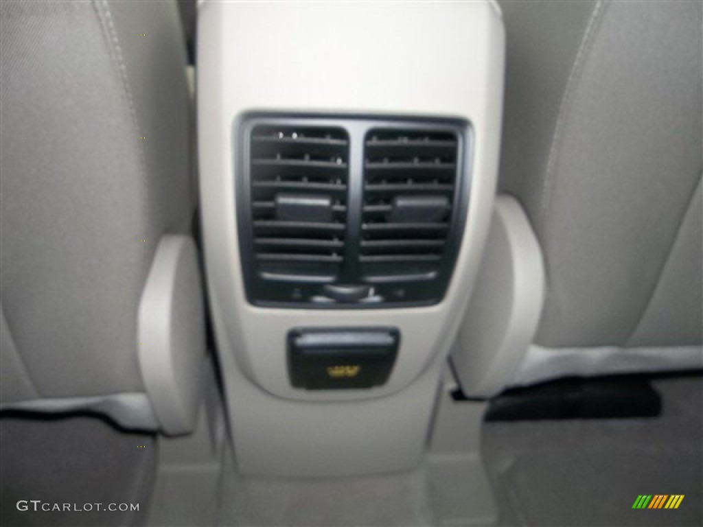 2013 C-Max Hybrid SE - Ruby Red / Medium Light Stone photo #51