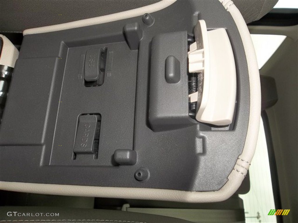 2013 C-Max Hybrid SE - Ruby Red / Medium Light Stone photo #63