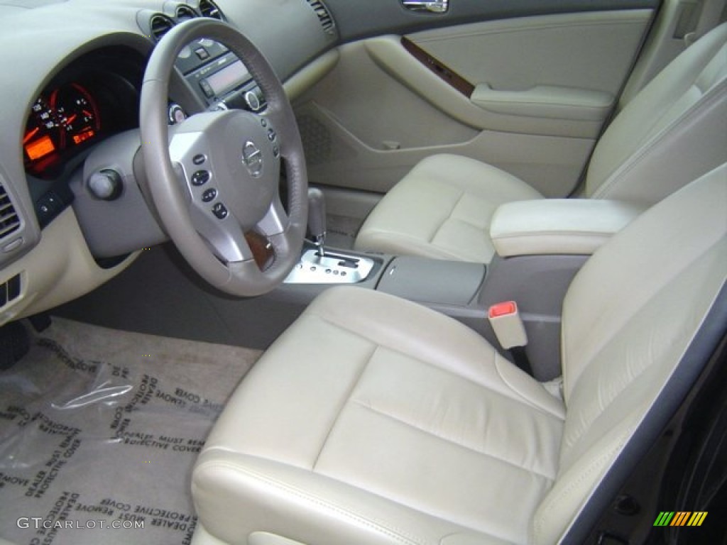 Blond Interior 2009 Nissan Altima 2.5 SL Photo #72840138