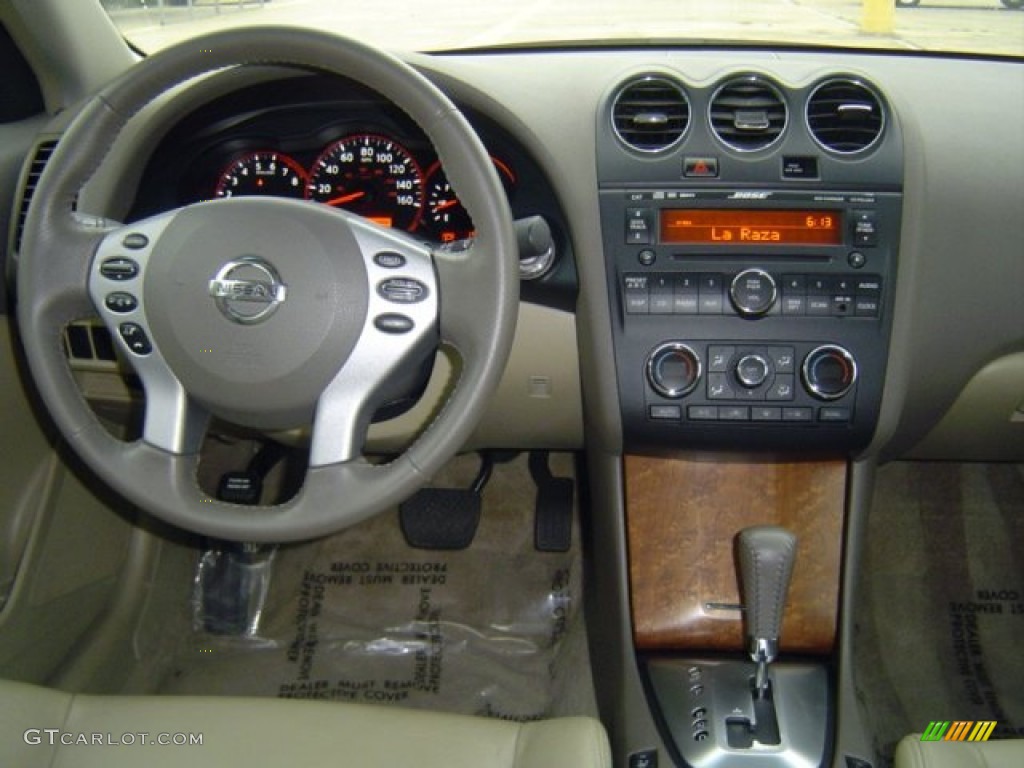 2009 Nissan Altima 2.5 SL Dashboard Photos