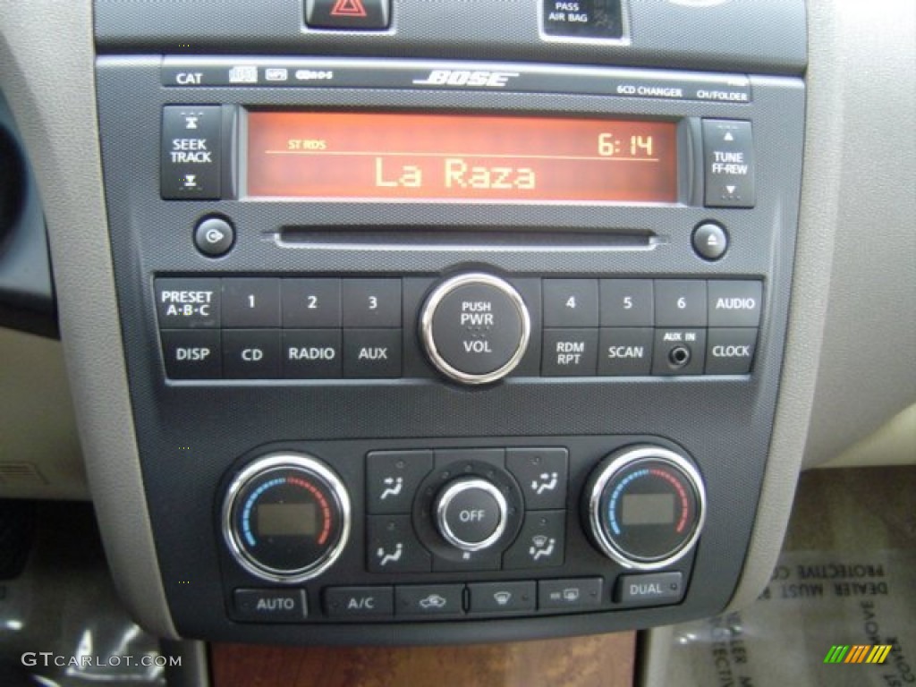 2009 Nissan Altima 2.5 SL Controls Photos
