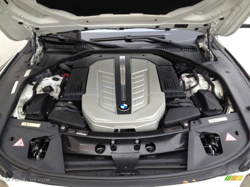2010 BMW 7 Series 760Li Sedan Engine Photos