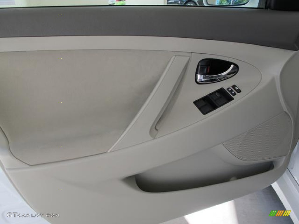 2009 Toyota Camry LE Bisque Door Panel Photo #72844359
