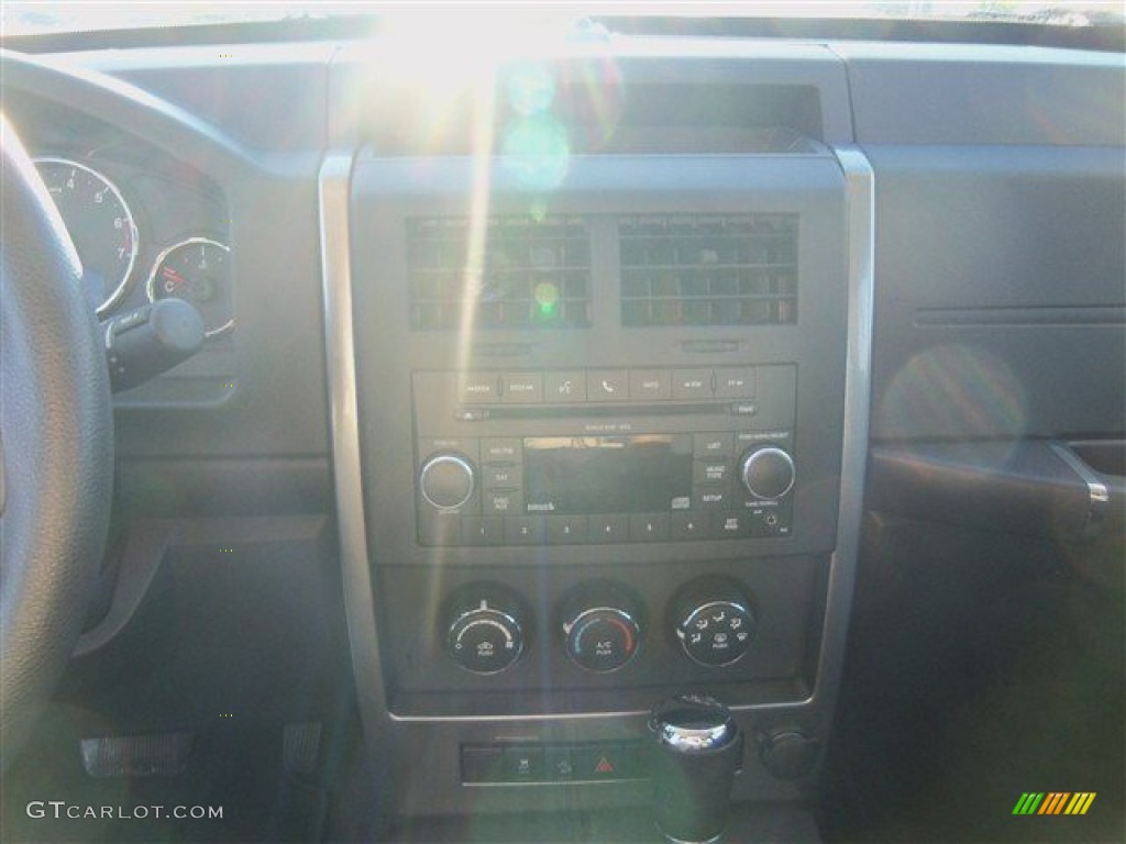 2011 Liberty Sport 4x4 - Natural Green Metallic / Dark Slate Gray photo #15