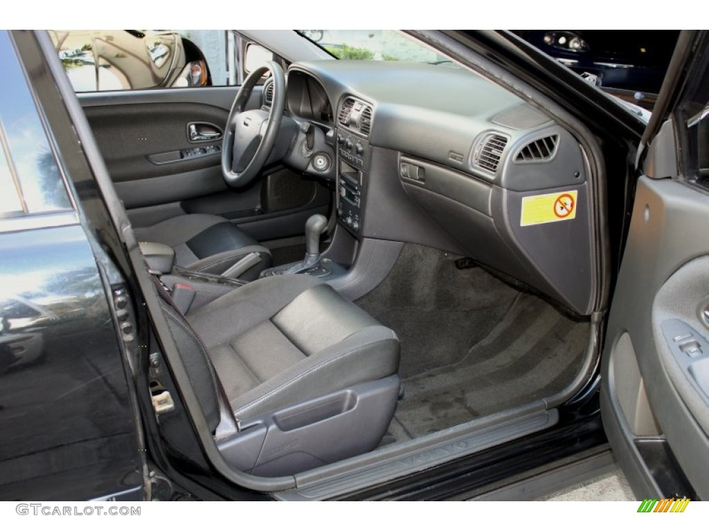 Graphite Interior 2004 Volvo V40 Standard V40 Model Photo #72846063