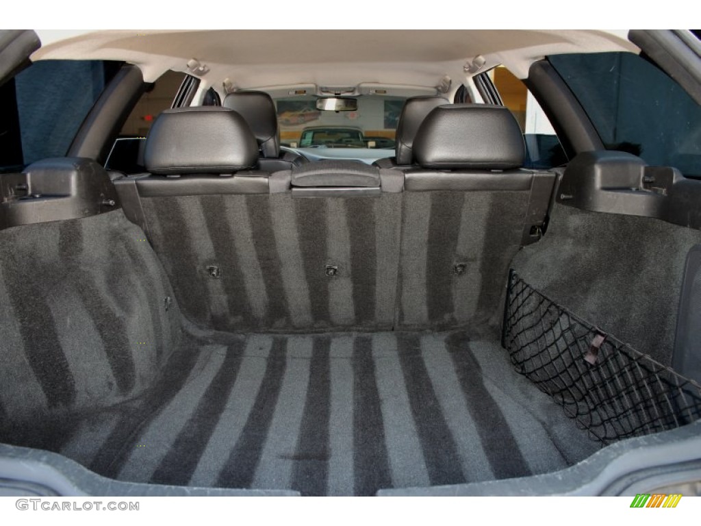 2004 Volvo V40 Standard V40 Model Trunk Photo #72846354