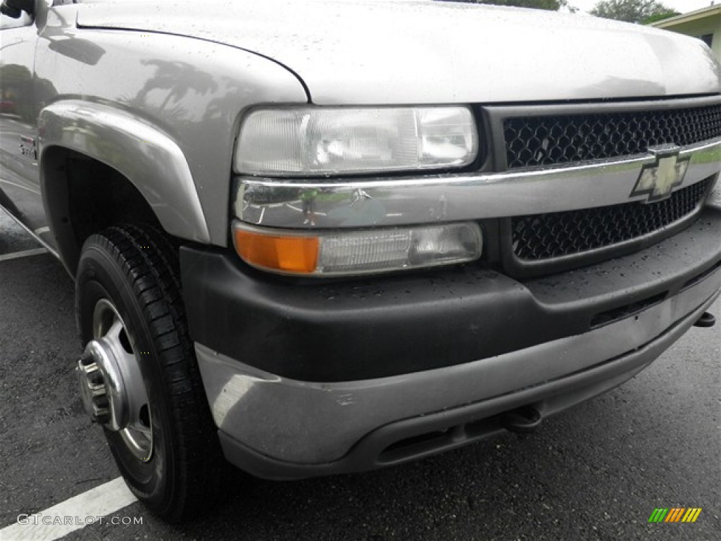 2002 Silverado 3500 LS Extended Cab 4x4 Dually - Light Pewter Metallic / Graphite photo #2