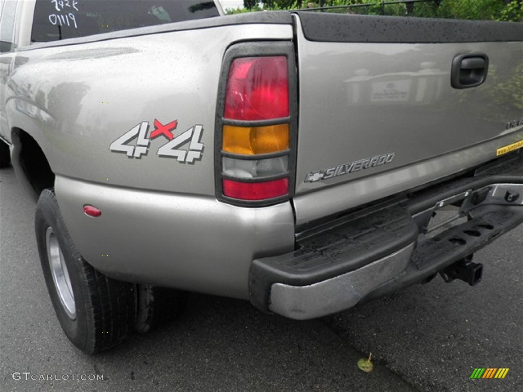 2002 Silverado 3500 LS Extended Cab 4x4 Dually - Light Pewter Metallic / Graphite photo #10