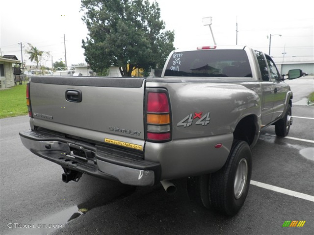 2002 Silverado 3500 LS Extended Cab 4x4 Dually - Light Pewter Metallic / Graphite photo #16