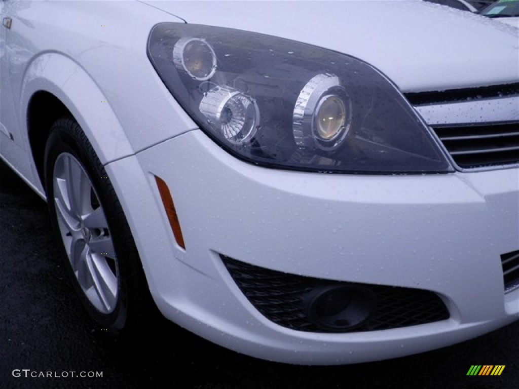 2008 Astra XR Sedan - Arctic White / Charcoal photo #2