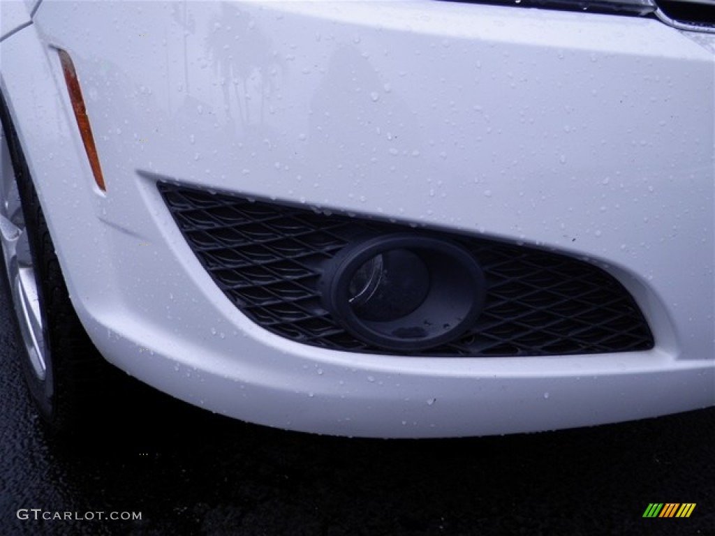 2008 Astra XR Sedan - Arctic White / Charcoal photo #4