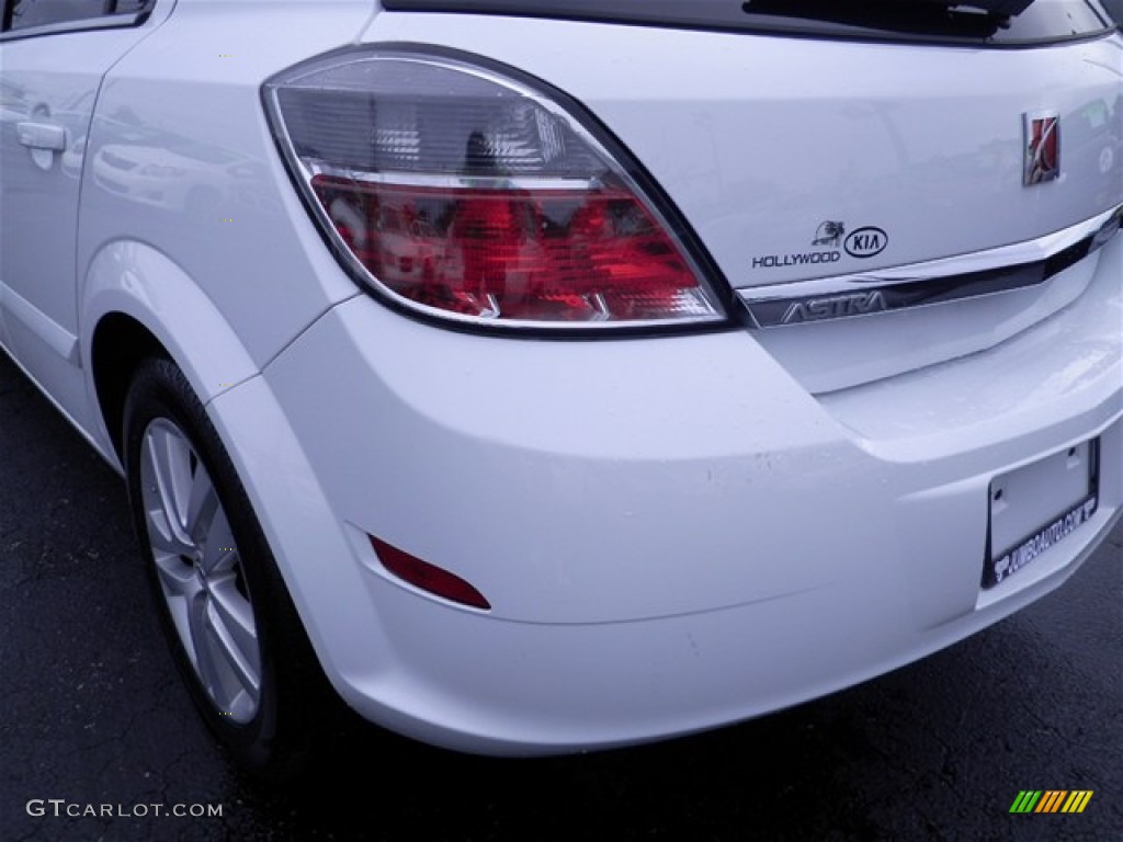 2008 Astra XR Sedan - Arctic White / Charcoal photo #14