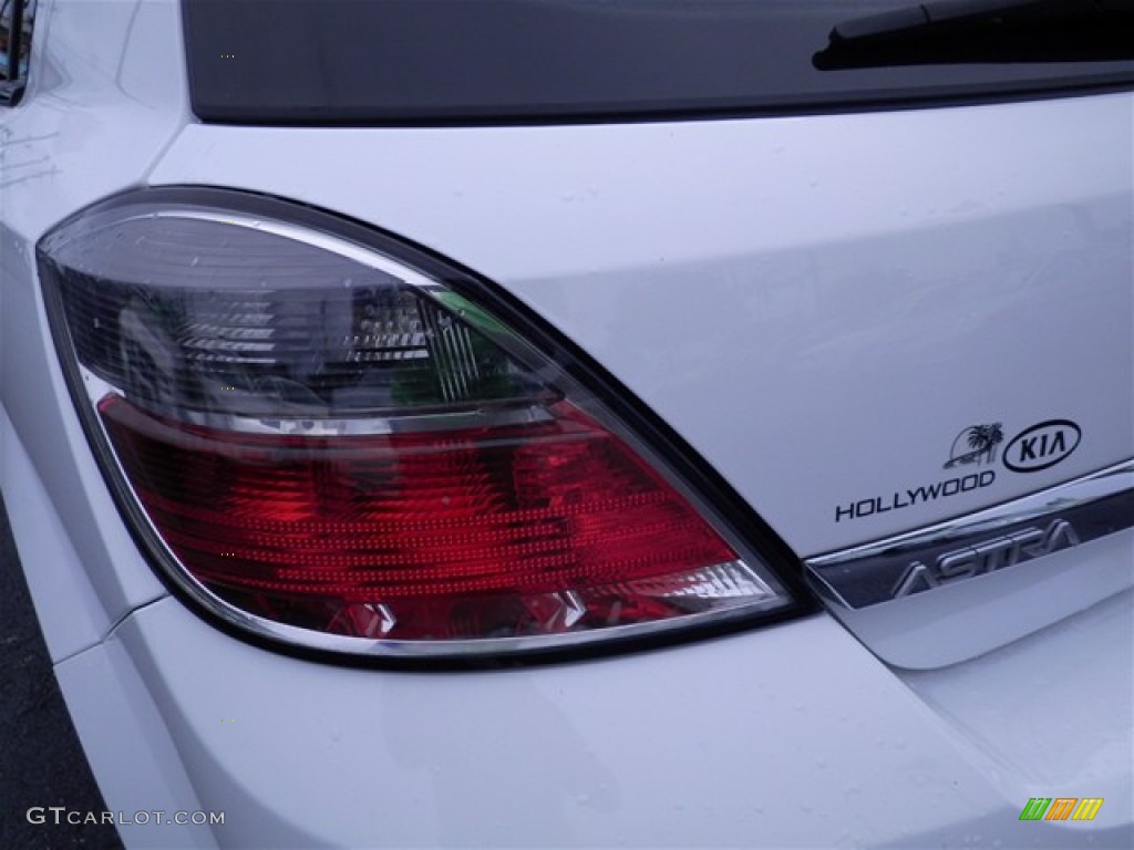 2008 Astra XR Sedan - Arctic White / Charcoal photo #15