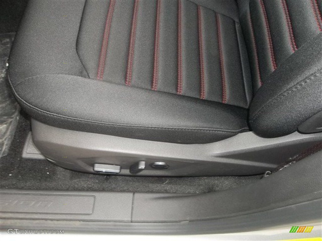 2013 Fusion SE 1.6 EcoBoost - Ingot Silver Metallic / SE Appearance Package Charcoal Black/Red Stitching photo #20