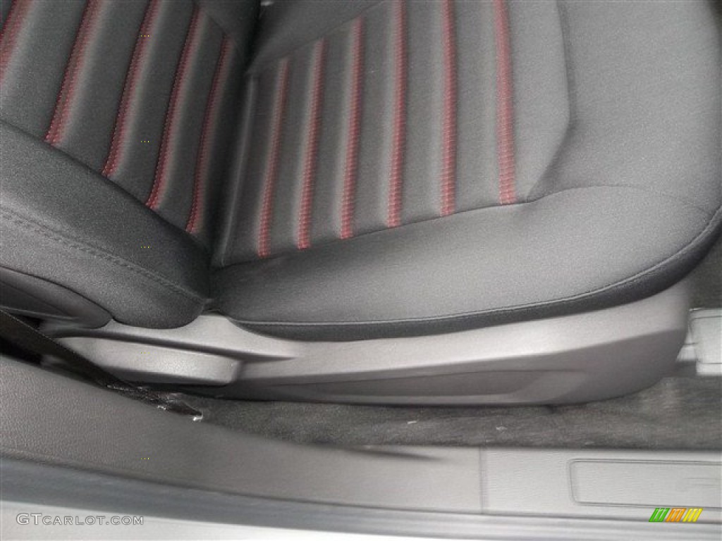 2013 Fusion SE 1.6 EcoBoost - Ingot Silver Metallic / SE Appearance Package Charcoal Black/Red Stitching photo #27