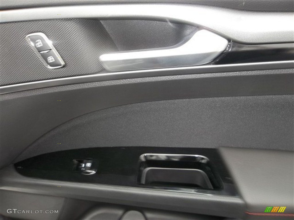 2013 Fusion SE 1.6 EcoBoost - Ingot Silver Metallic / SE Appearance Package Charcoal Black/Red Stitching photo #31