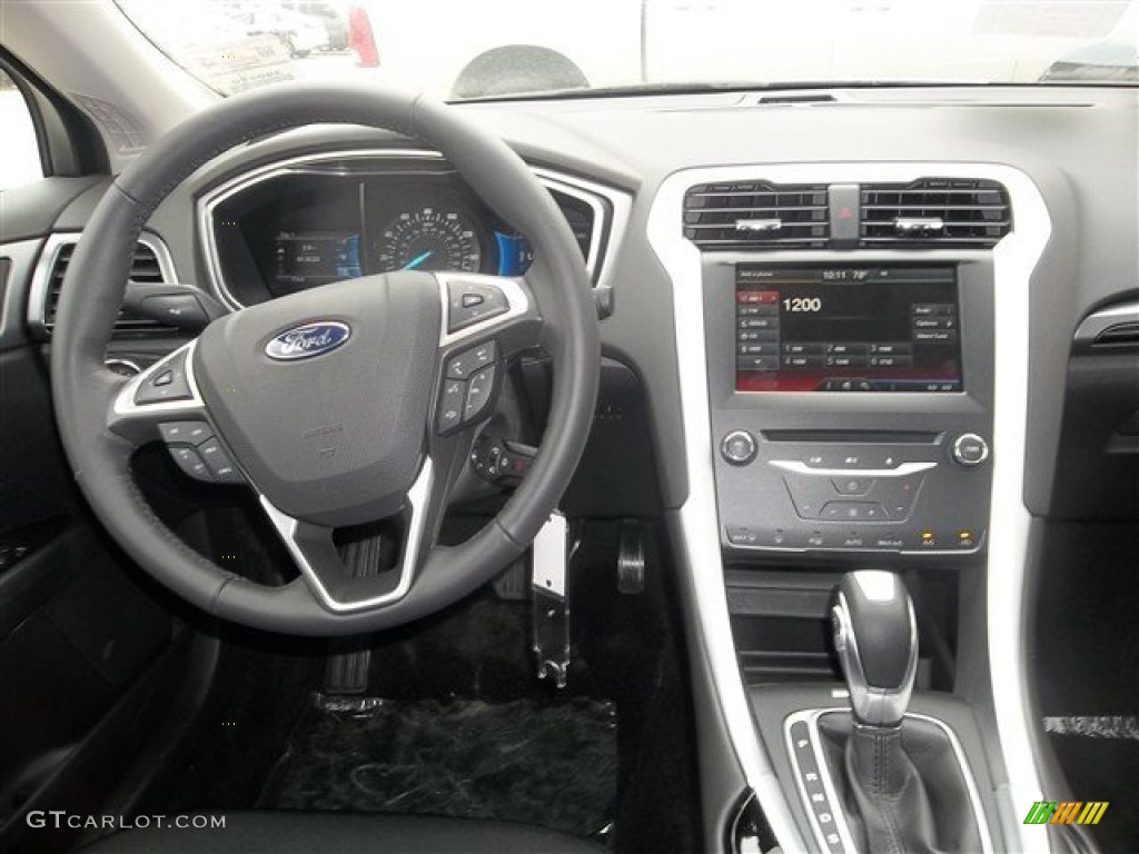 2013 Fusion SE 1.6 EcoBoost - Ingot Silver Metallic / SE Appearance Package Charcoal Black/Red Stitching photo #34