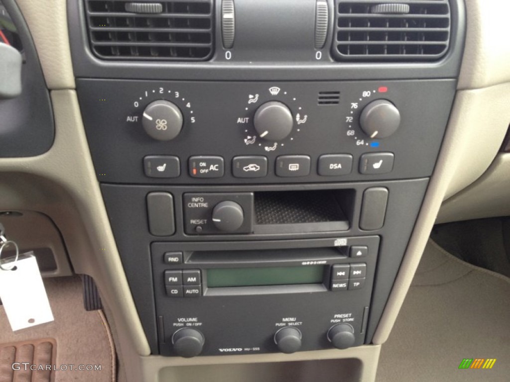 2004 Volvo S40 1.9T Controls Photo #72862698