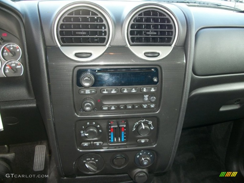 2009 GMC Envoy SLE 4x4 Controls Photo #72865794