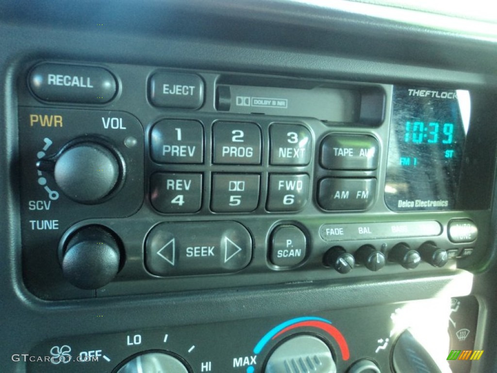 1998 GMC Suburban 1500 4x4 Audio System Photos