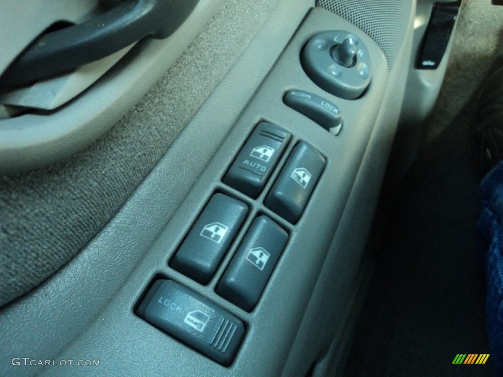 1998 GMC Suburban 1500 4x4 Controls Photo #72868463