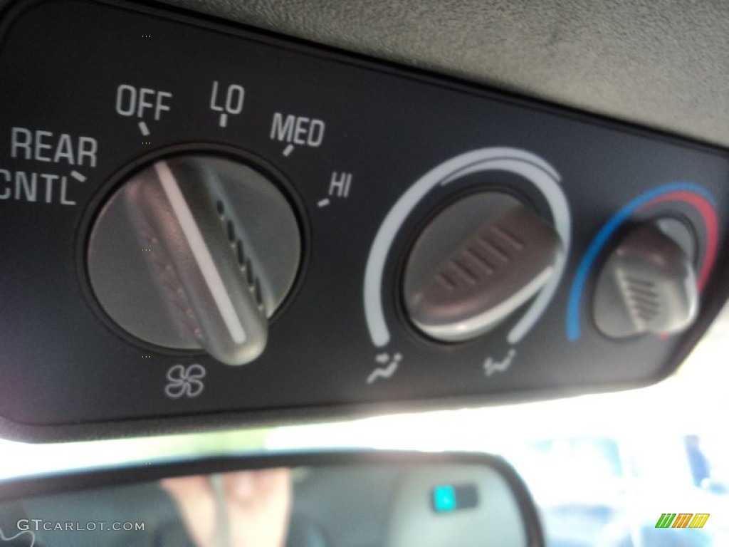 1998 GMC Suburban 1500 4x4 Controls Photo #72868533