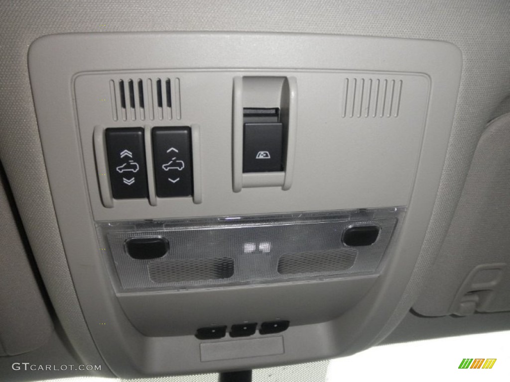 2013 GMC Sierra 3500HD Denali Crew Cab 4x4 Controls Photos