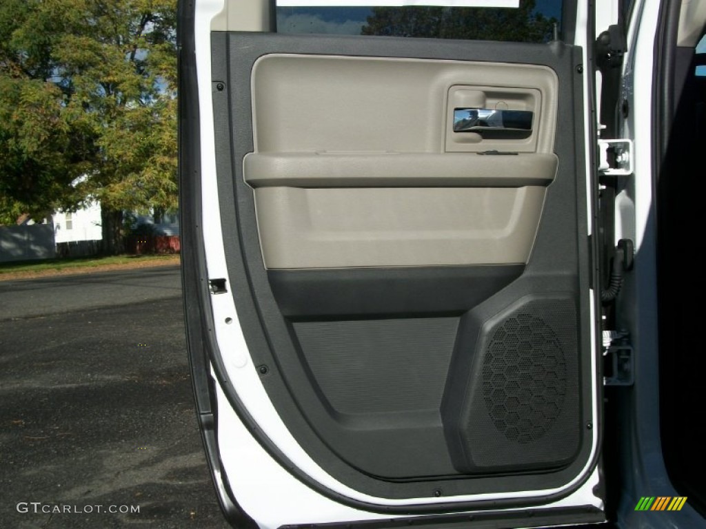 2012 Ram 1500 SLT Quad Cab 4x4 - Bright White / Dark Slate Gray/Medium Graystone photo #30