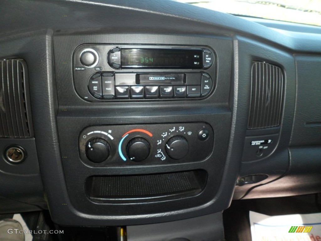 2005 Dodge Ram 2500 ST Regular Cab 4x4 Controls Photo #72880545